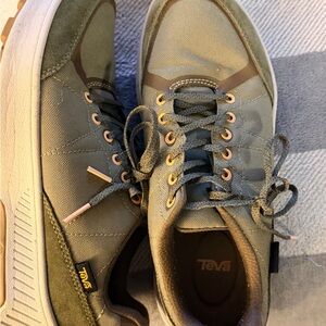 Teva Women's Elwood Hiking shoes